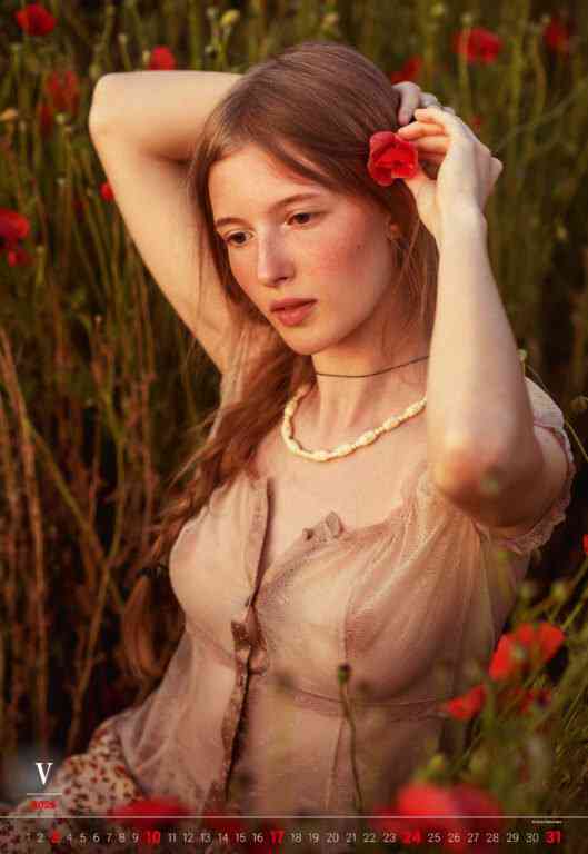 EXCLUSIVE EDITION - Calendar Charm of the Moment